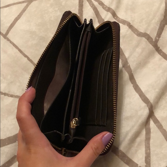 Micheal Kors Wallet❣️ - Picture 3 of 5